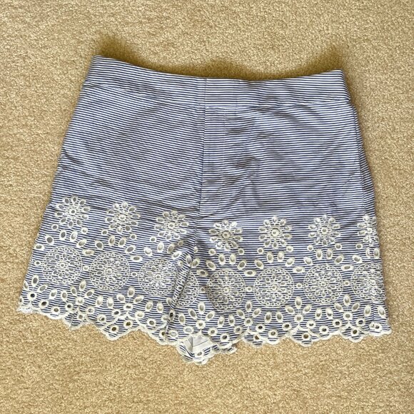 Club Monaco, Scalloped Floral Eyelet shorts, Blue & White Stripe, Size 6 - 8 - Picture 6 of 7